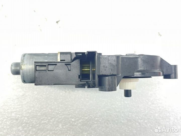 Моторчик стеклоподъемника передний правый