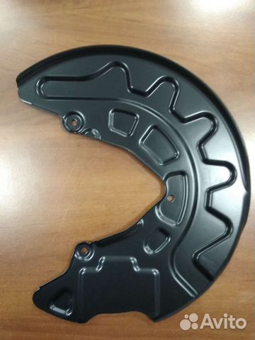 Кожух тормозного диска передний левый VW