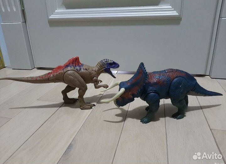 Динозавры jurassic world