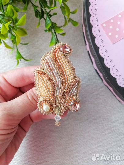 Брошь из бисера