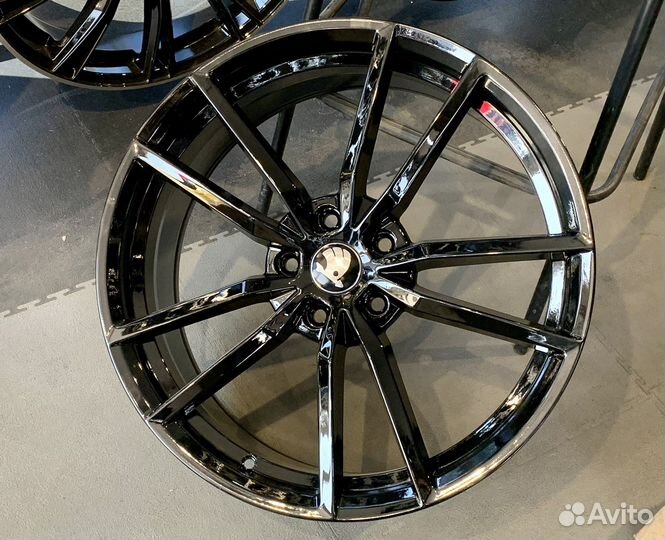 Диски Октавия Гольф R18 5/112 Pritoria Black