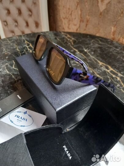 Солнцезащитные очки prada
