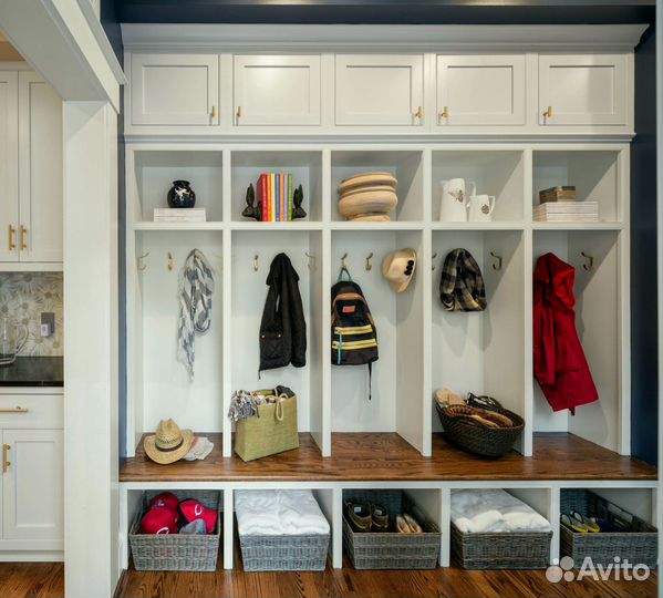 Шкаф в прихожую белый