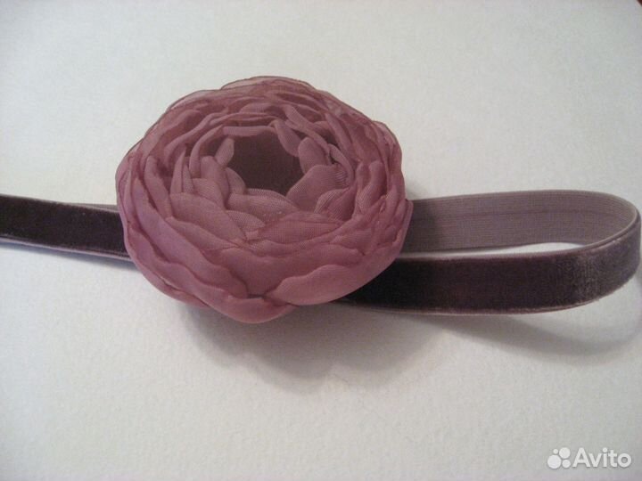 Бархатная резиночка с цветком для девочки