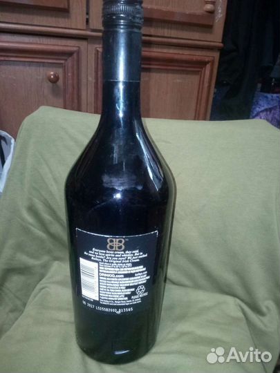 Пустые бутылки из под алкоголя