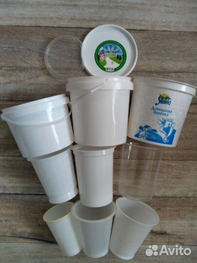 Пластиковые ведра и стаканы