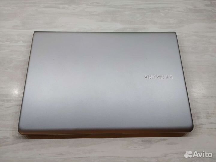 Ультрабук Samsung 13