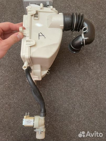 Лоток для порошка и водяные клапаны