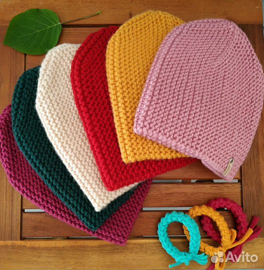 Вязаная женская шапка