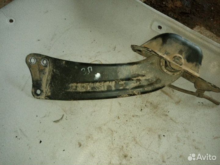 Рычаг продольный задний правый Volkswagen Passat