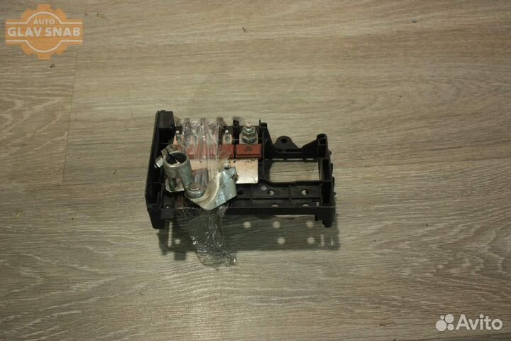 Блок реле предохранителей аккумулятора Opel Astra