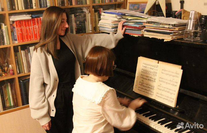 Преподаватель сольфеджио и фортепиано