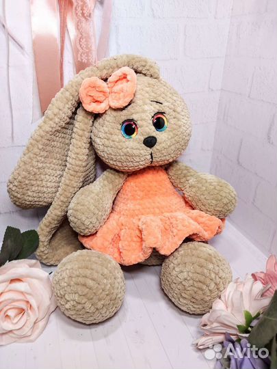 Вязаная игрушка (заяц)