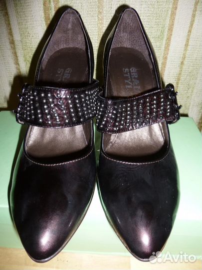 Лаковые туфли новые 37