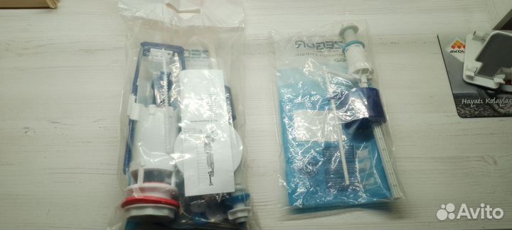 Арматура для сливного бачка с клапаном подачи воды