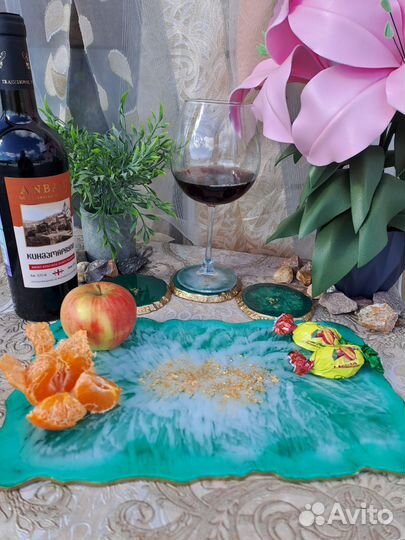 Тарелка сервировочная и три подстаканника