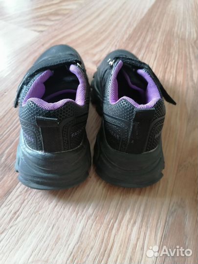 Кроссовки для девочки 28 размер