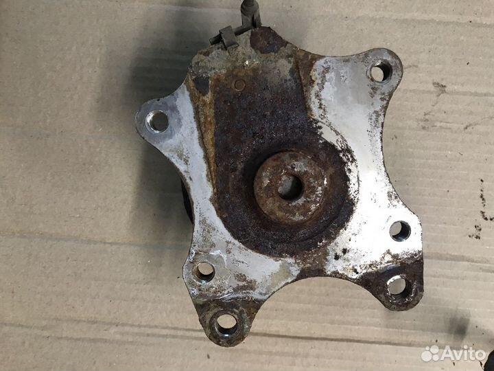 Задняя правая цапфа Peugeot 307