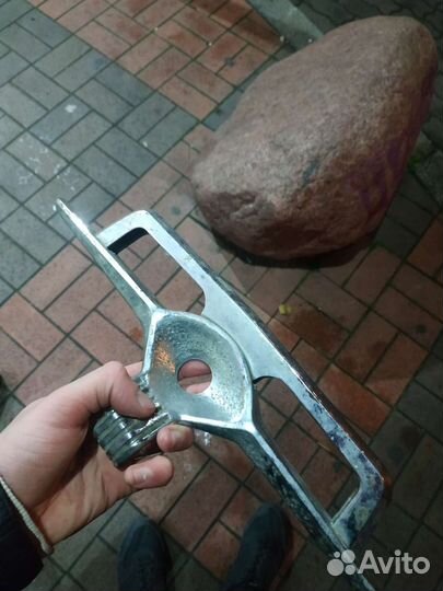 Ручка багажника газ-22