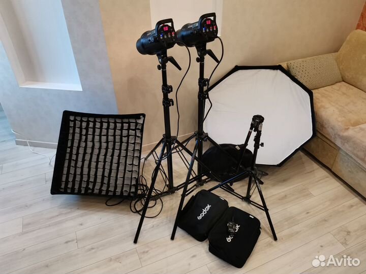 Комплект света Godox DE300 2шт., софт, окта, стойк