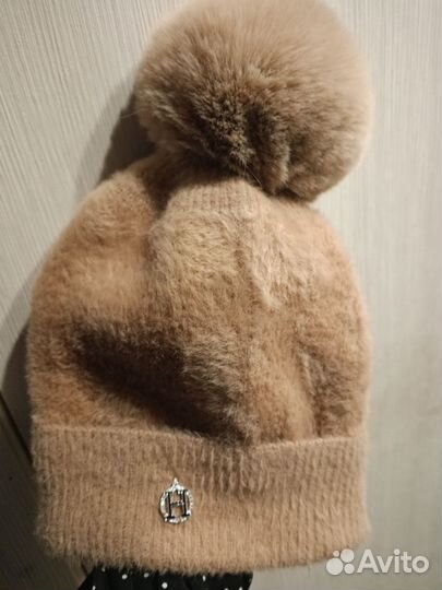 Шапка с помпоном женская