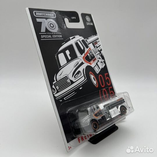 Matchbox Freightliner M2 106