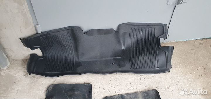 Комплект резиновых ковриков оригинал в хорошем сос