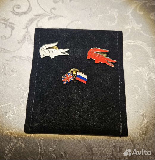 Значок lacoste