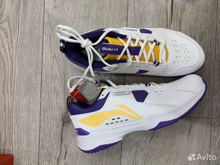 Кроссовки LI-ning для бадминтона. Модель aytt001