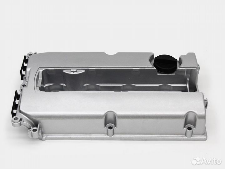 Алюминиевая клапанная крышка Opel Zafira 55564395