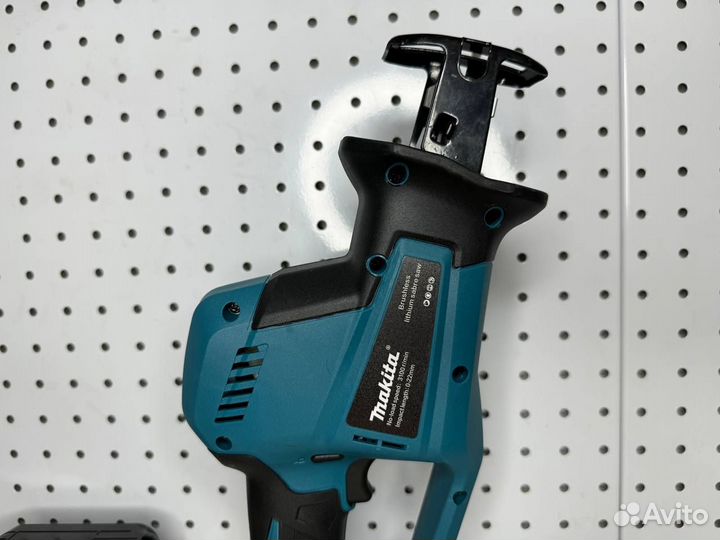 Сабельная пила Makita мощная