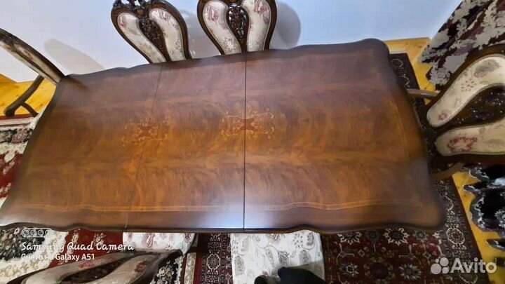 Стол со стульями