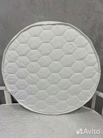 Матрас круглый 75*75 +наматрасник +4 простыни