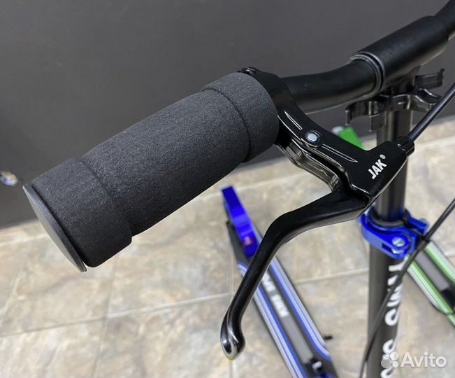 Самокат KMS Ручной тормоз