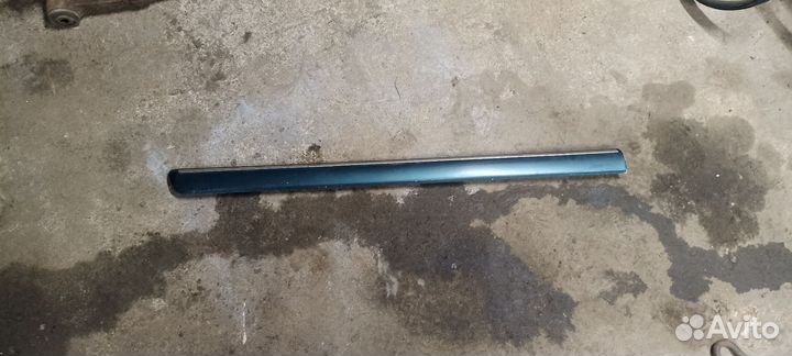 Молдинг зад прав двери Kia Carnival 2002-2006