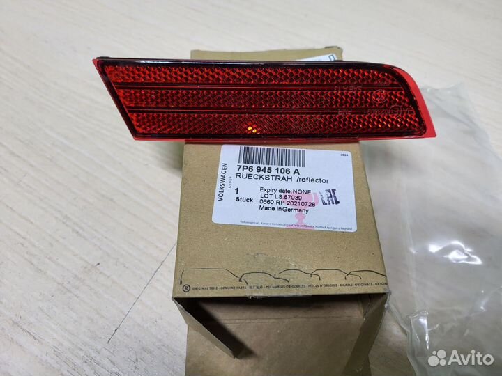 Отражатель правый Volkswagen Touareg