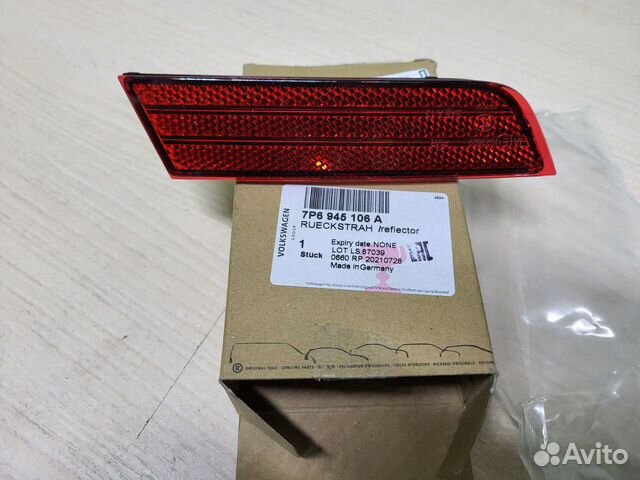 Отражатель правый Volkswagen Touareg