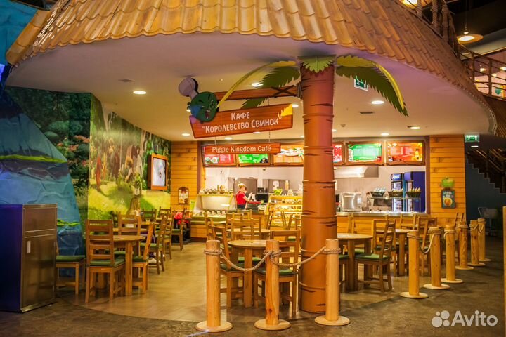 Администратор в кафе Angry Birds Activity Park