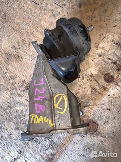 Подушка двигателя левая Suzuki Escudo TDA4W J24B