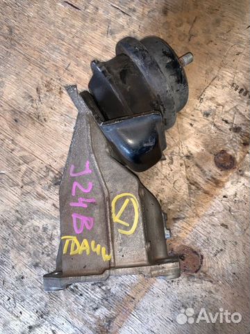 Подушка двигателя левая Suzuki Escudo TDA4W J24B