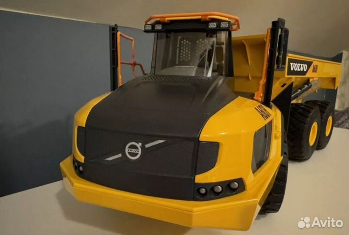 Bruder самосвал