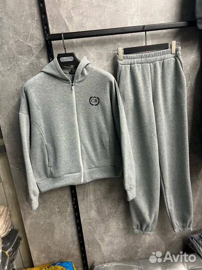 Спортивный костюм женский