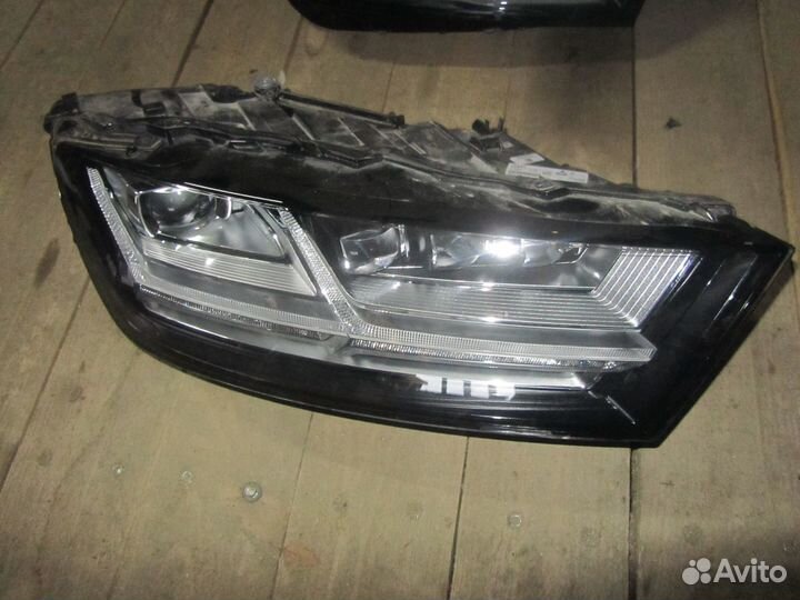 Фара правая Q7 (4M) 2015) светодиодная