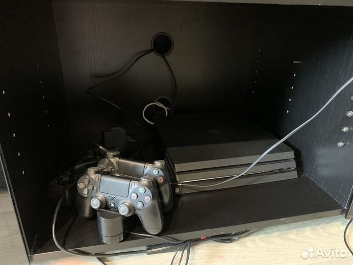 Тумба под телевизор черная (стекло)