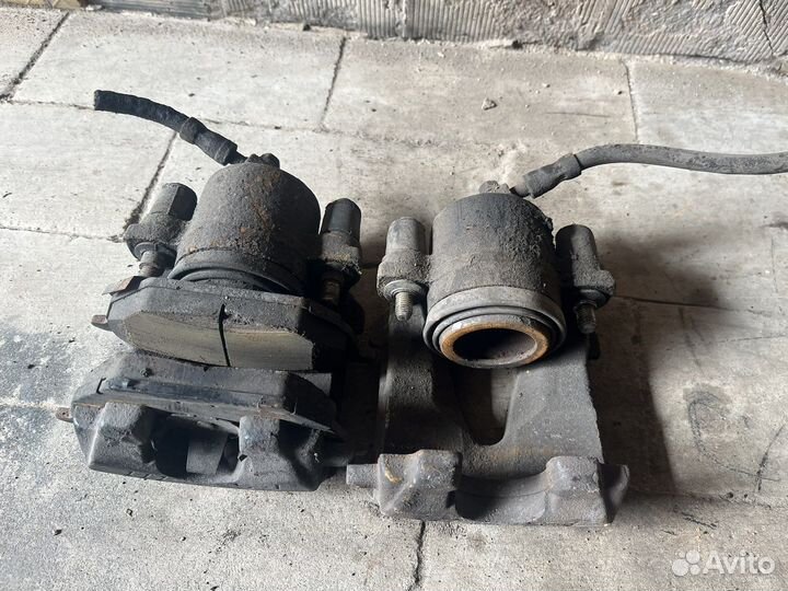 Суппорт передний левый правый Skoda Fabia 1