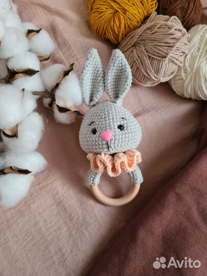 Вязаные игрушки-погремушки ручной работы