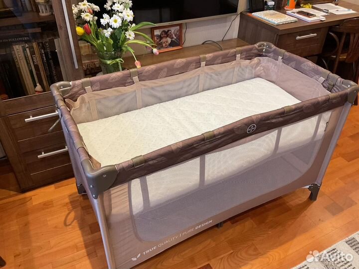 Детская кровать манеж Happy Baby Martin с матрасом