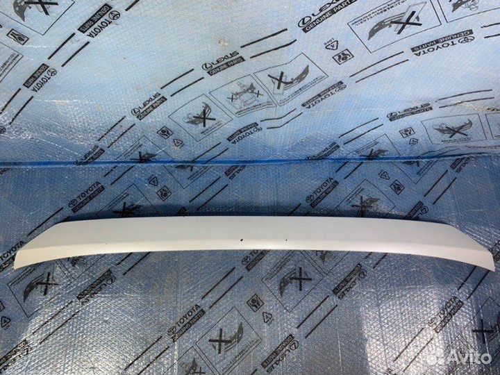 Накладка крышки багажника Toyota Rav4 XA40 2012