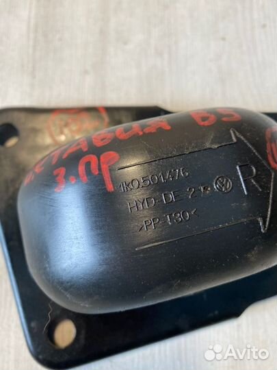 Кронштейн рычага задний правый Skoda Octavia A5