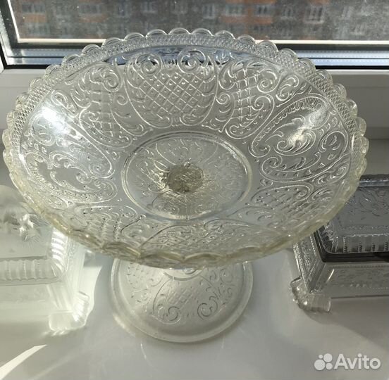 Антикварная ваза для фруктов